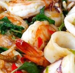 กระเพราทะเลราดข้าว