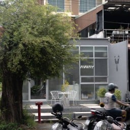 Away Coffee & Co. สาขานิพัทธ์สงเคราะห์ (หลังโรงเรียน ญว.)