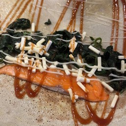 เครปร้อนแซลมอนรมควัน+ผักโขม+มอสซาเรลล่าชีส