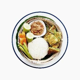 ข้าวน้ำพริกกะปิ+ ไข่ชะอม+ ผักสด