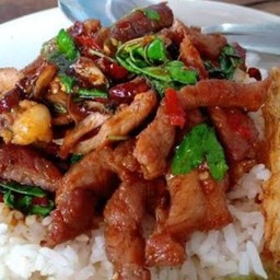 ข้าวกะเพราหมูเเดดเดียว