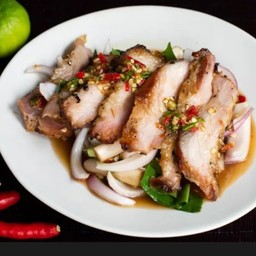 ยำคอหมูย่าง