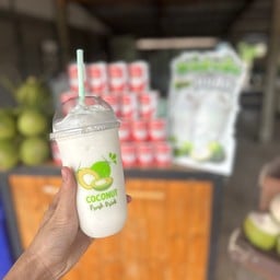 ไบร์ทร้านมะพร้าวปั่นนมสด