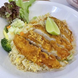 ข้าวผัดไก่กรอบ