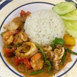ข้าวผัดผงกะหรี่ทะเล