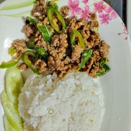 ข้าวกระเพราเนื้อ