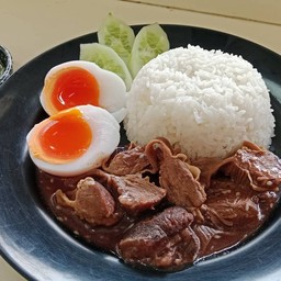 ข้าวหมูตุ๋น + ไข่เยิ้ม