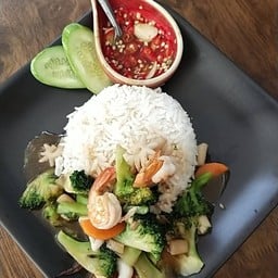 สเต็กคุณชาย หน้าโรงพยาบาลนครพิงค์