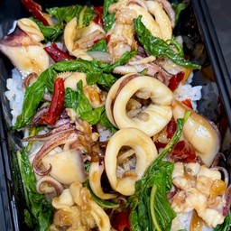 ข้าวกะเพราปลาหมึก