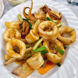 ปลาหมึกผัดไข่เค็ม