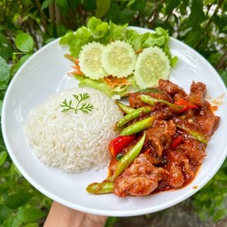 ข้าวหมูผัดพริกแกง