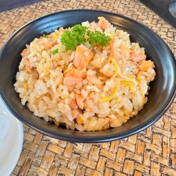 ข้าวผัดแซลม่อน