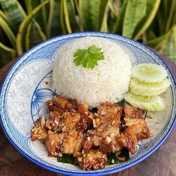 ข้าวหอมหมูกรอบกระเทียม