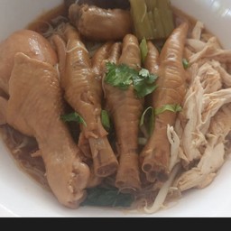 ก๋วยเตี๋ยวไก่มะระรวมน่องไก่+ตีน+ไก่ฉีก