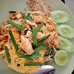 ผัดไทยไก่ชิ้น