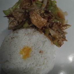 หมูผัดพริกหยวกราดข้าว