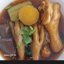 ก๋วยเตี๋ยวไก่มะระน่องไก่ตุ่น+ตีนไก่ตุ่น