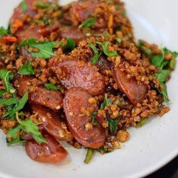 กระเพราหมูสับกุนเชียง