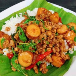 ข้าวกระเพราหมูสับไส้กรอกหมาล่า