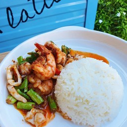 ข้าวผัดพริกแกงทะเล