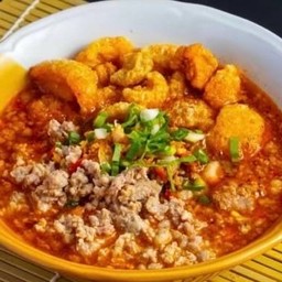 ก๋วยเตี๋ยวต้มยำกากหมูโบราณ