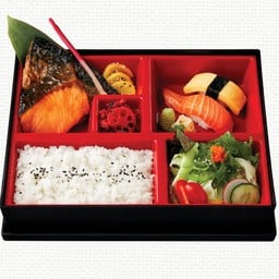 เบนโตะปลาแซลมอนและปลาซาบะย่างซีอิ๋ว / เกลือ