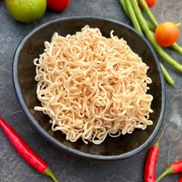 เส้นมาม่าลวก
