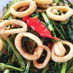 ข้าวผัดผักบุ้งปลาหมึก