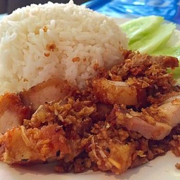 ข้าวหมูกรอบกระเทียม