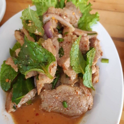 น้ำตกคอหมูย่าง