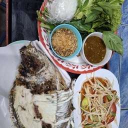 ส้มตำปลาเผาสุรินทร์
