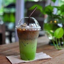พลอยกมล ขนมหวาน