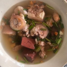 ต้มเลือดหมูใส่หางหมู ธรรมดา