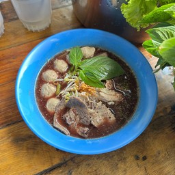 ก๋วยเตี๋ยวหมูน้ำตก
