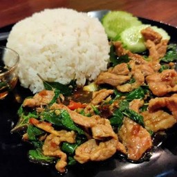 ข้าวกระเพราหมูชิ้น