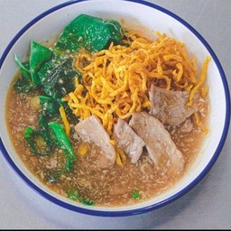 ราดหน้าไก่ชิ้น