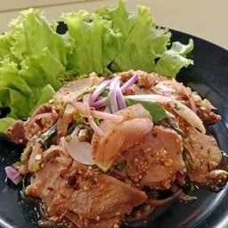 น้ำตกคอหมูย่าง