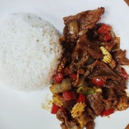 ข้าวผัดพริกไทยดำเนื้อ