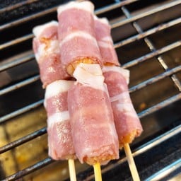 เบคอนพันไส้กรอก