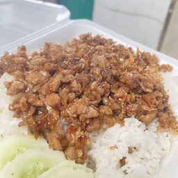 ข้าวหมูสับผัดกระเทียม