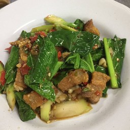 คะน้าหมูกรอบ(กับข้าว)