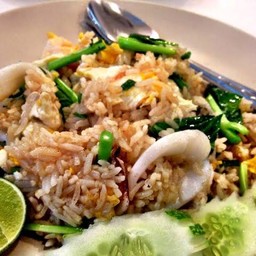ข้าวผัดปลาหมึก