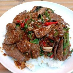 ข้าวหอมกระเพราตับหมู