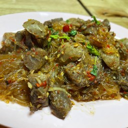 กระเพราเส้นร้อน