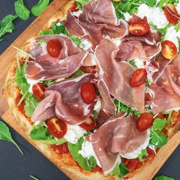 Rucola, Burrate e Crudo Pizza - รุคโคล่า บูราเต้ อิ ครูโด้