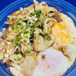 ข้าวไข่ดาวแฝดหมูผัดซอสเทอริยากิ ไข่ 2 ฟอง
