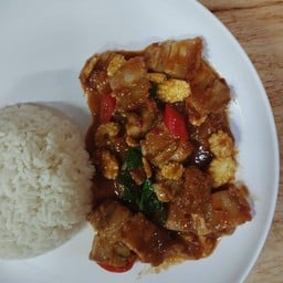 ข้าวพริกแกงหมูกรอบ
