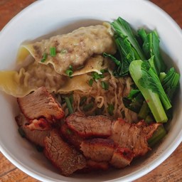 บะหมี่เกี๊ยวหมูแดง