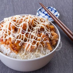 [ร้านโทริมารุ]ข้าวไก่คาราเกะซอสมายองเนส