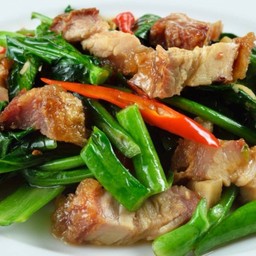 คะน้าหมูกรอบ (เป็นกับ)